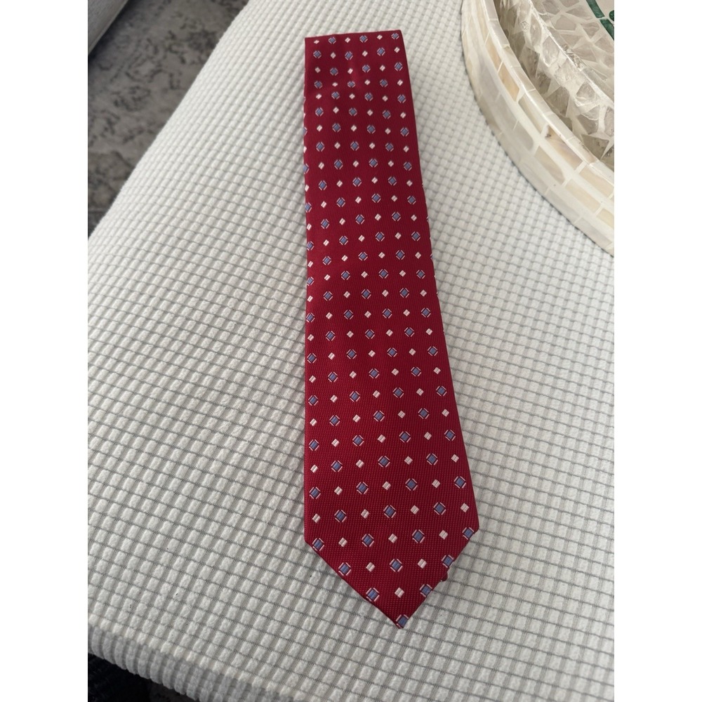 Jos A Bank Executive Silk Tie Red Geometric Pattern Classic 3.25" Wide 58" Long